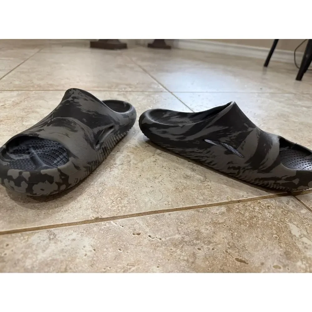Crocs Mellow Recovery Slides – Gray Camo – mens size 9